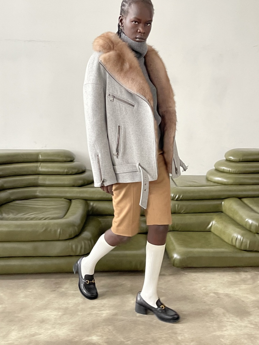 /palto-s-mekhom/kosukha-iz-kashemira-loro-piana-s-otdelkoy-mekhom-kunitsy761/