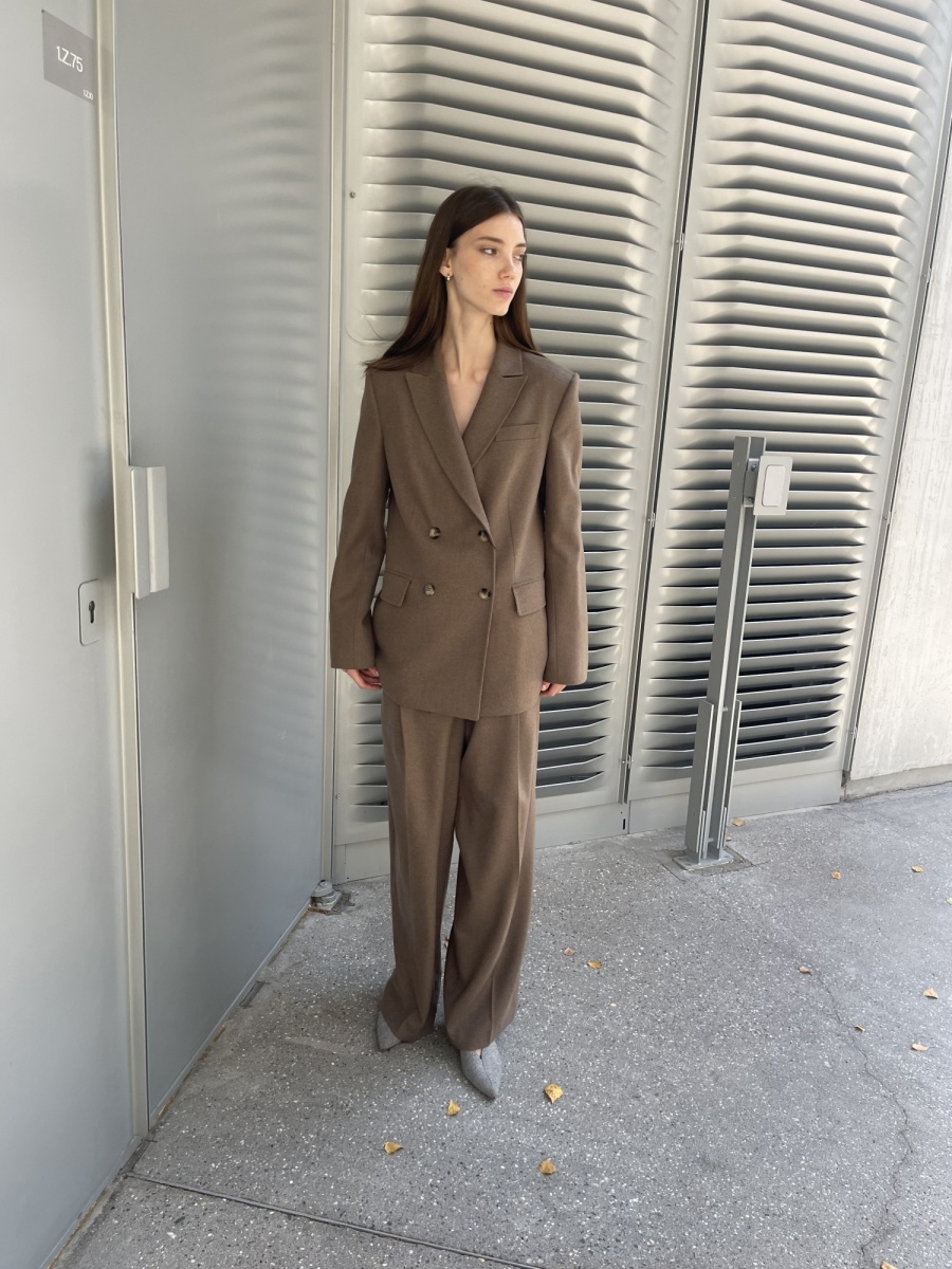 /kostyumy-sherst-i-kashemir/kostyum-iz-shersti-merinosa-s-dobavleniem-kashemira735/