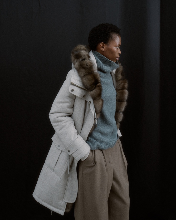 /kashemirovye-pukhoviki/parka-na-pukhovom-pakete-thindown-s-otdelkoy-mekhom-sobolya659/