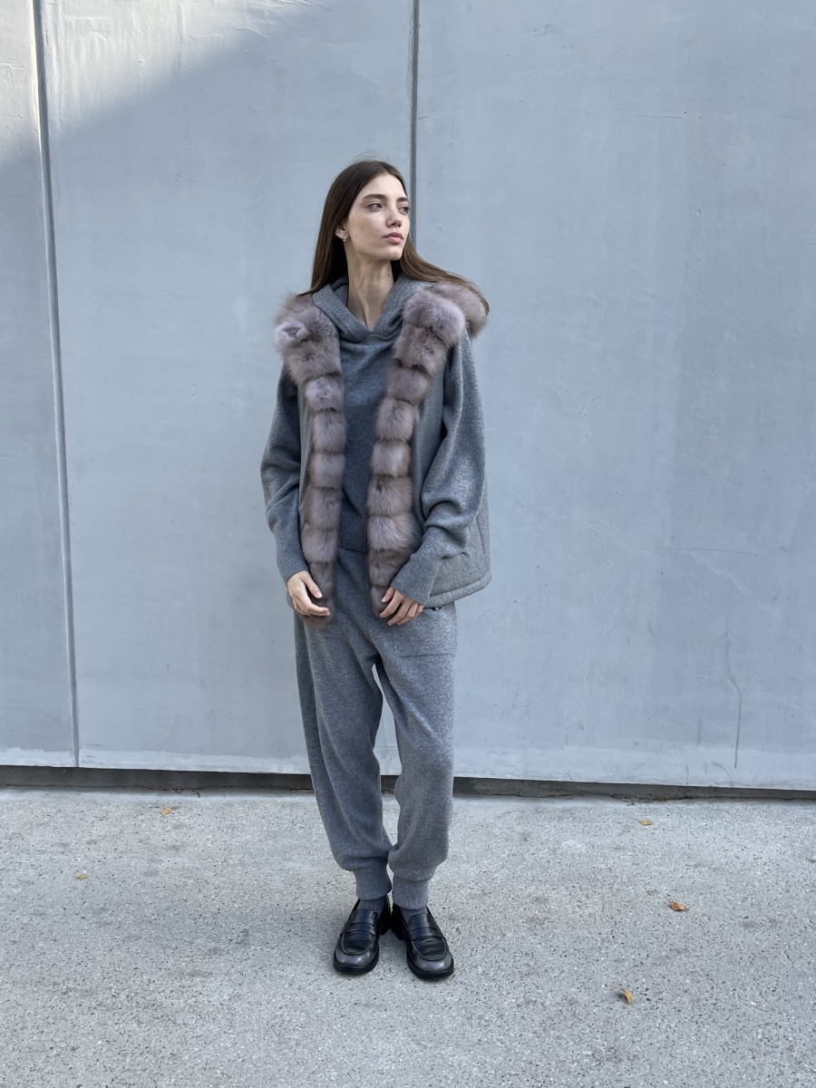 /palto-s-mekhom/zhilet-iz-kashemira-loro-piana-s-mekhom-kunitsy741/