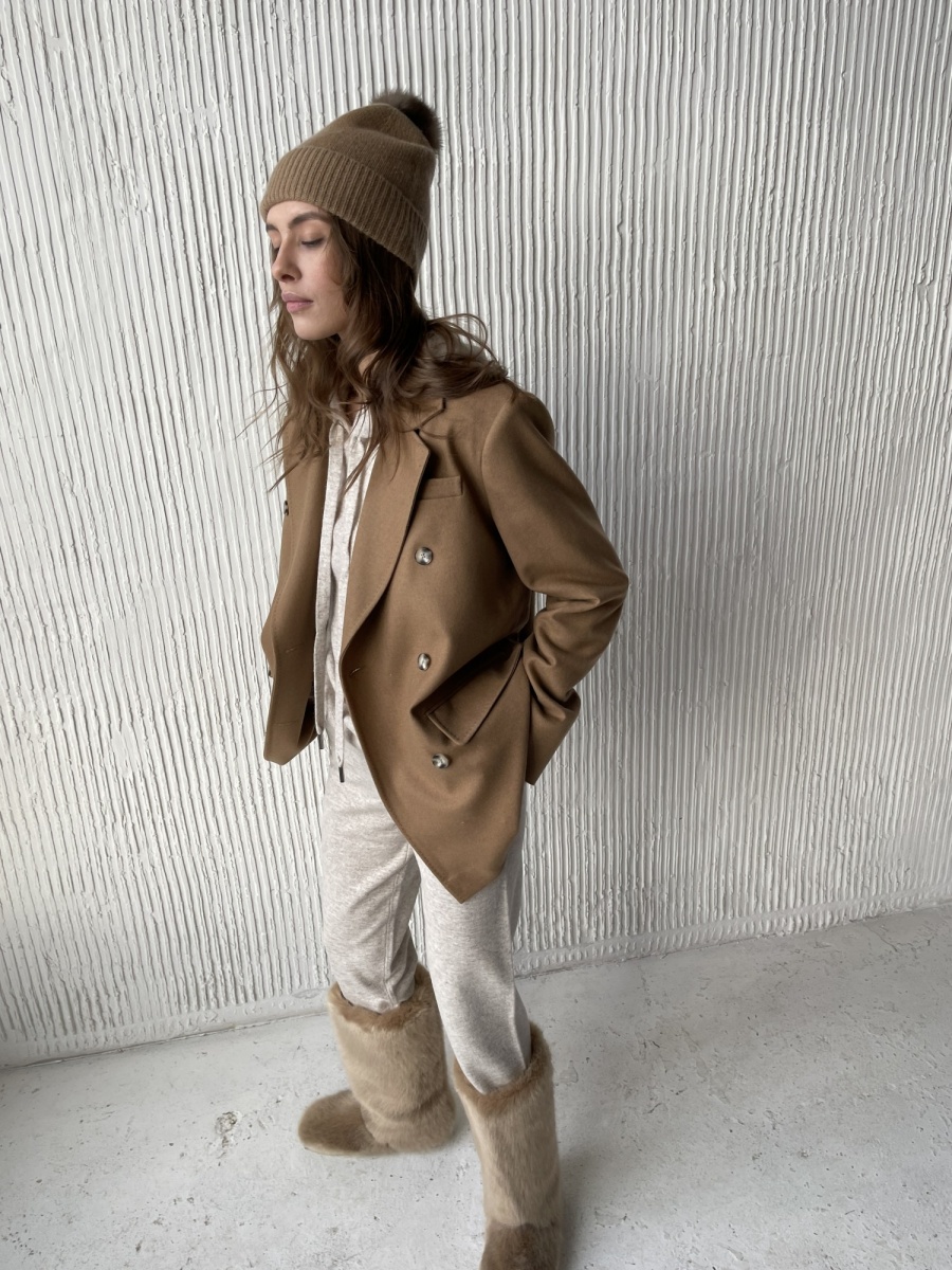 /aksessuary/shapka-iz-kashemira-s-pomponom-mekha-kunitsy563/