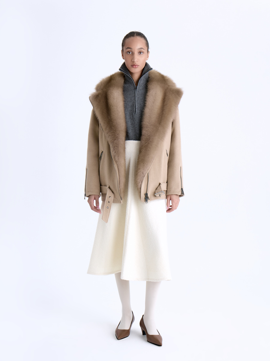 /palto-s-mekhom/kosukha-iz-kashemira-loro-piana-s-mekhom-iz-kunitsy2414/