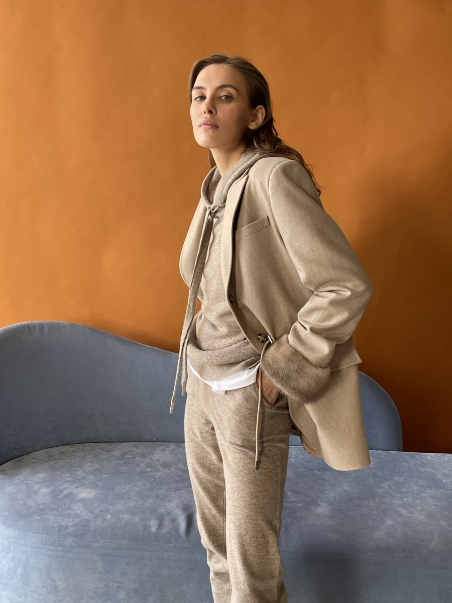 /kostyumy-sherst-i-kashemir/pidzhak-iz-kashemira-i-shersti-merinosa-s-detalyami-mekha-norki568/