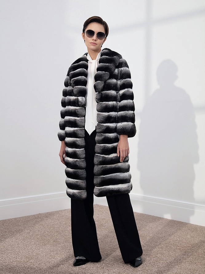 Шуба из меха шиншиллы с воротником шаль и рукавом 7/8
