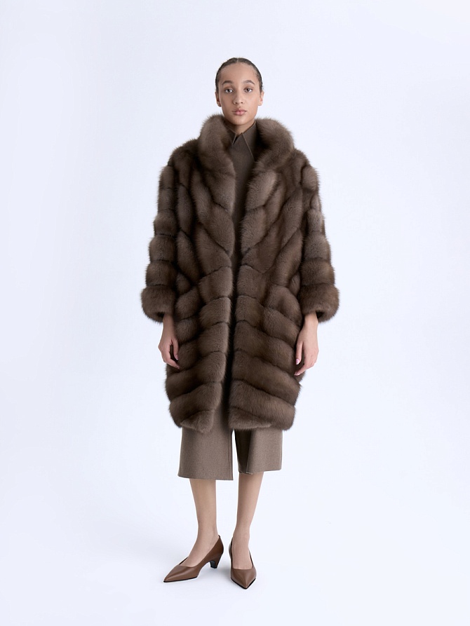 Жакет из меха лесной куницы с воротником-стойкой
