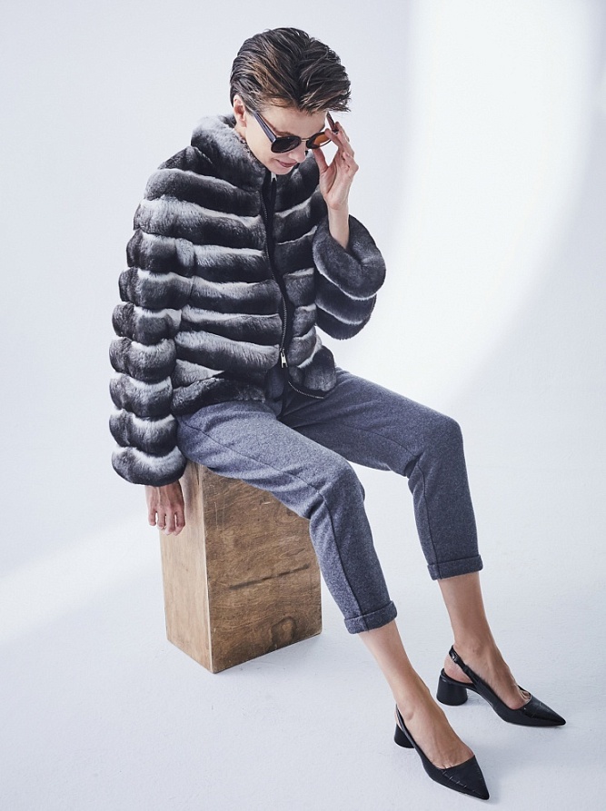 Бомбер из меха шиншиллы с воротником-стойкой
