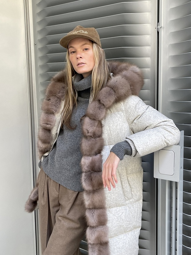 Пуховик с мехом куницы