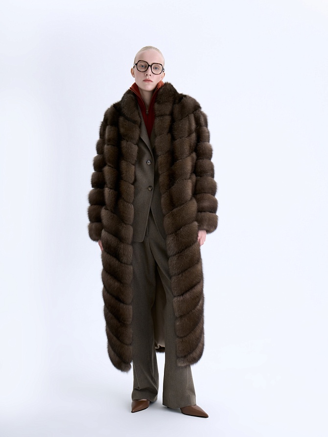 Шуба из меха баргузинского соболя коричневая