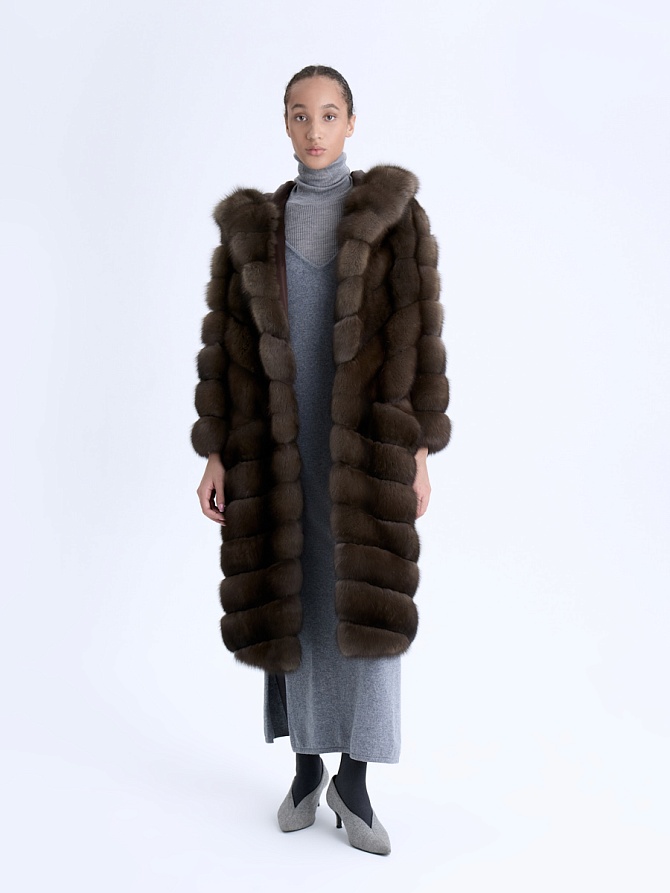 Шуба из меха баргузинского соболя коричневого цвета
