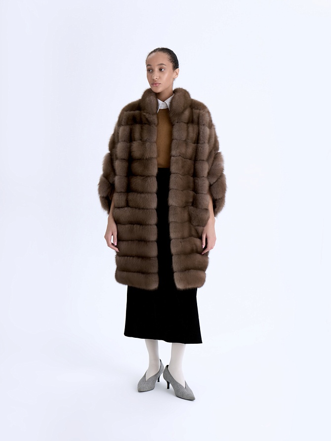 Шуба из меха баргузинского соболя коричневого цвета
