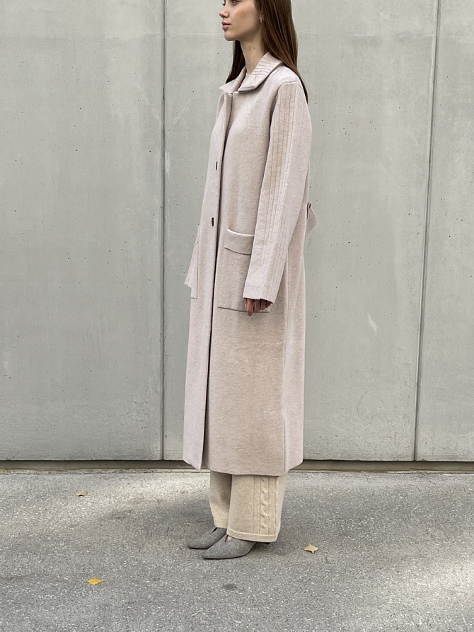 Пальто из шерсти мериноса с добавлением кашемира
