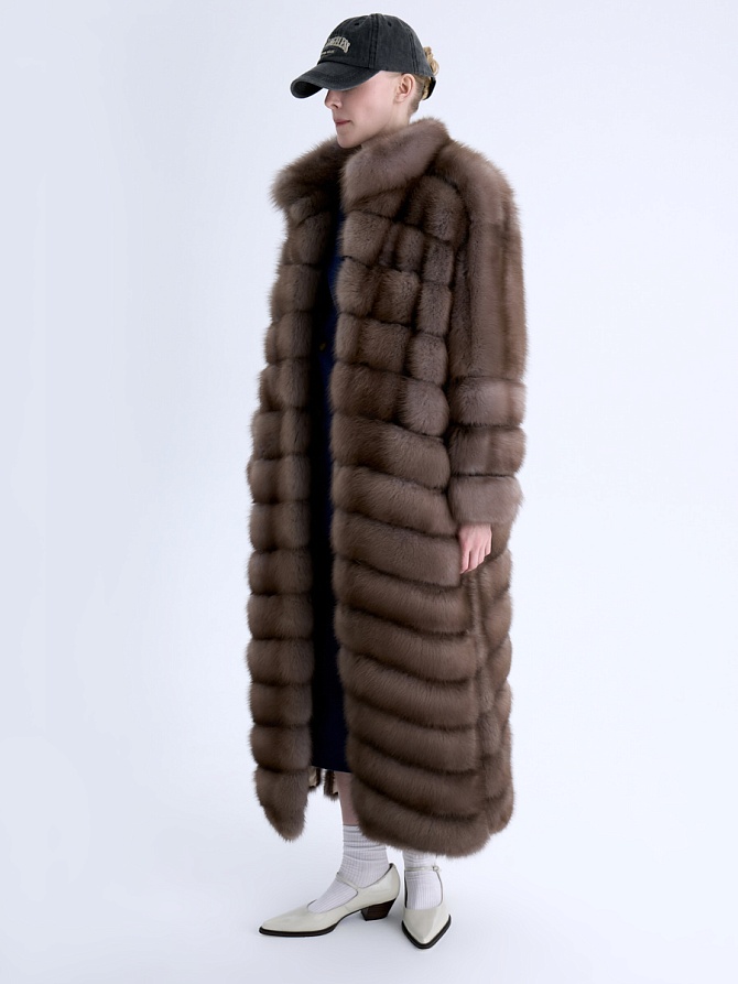 Жакет из меха лесной куницы с воротником-стойкой
